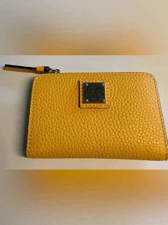 Dooney & Bourke Pebble Grain Zip Credit Card Wallet 12 in Dandelion Yellow NWOT