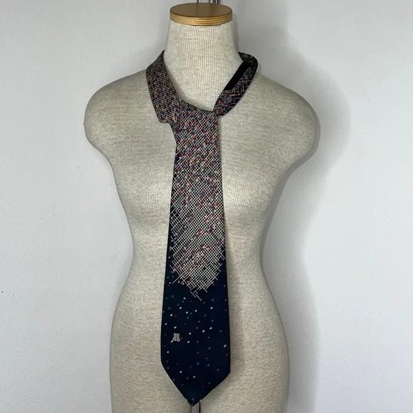 🔹 Lanvin Paris Necktie