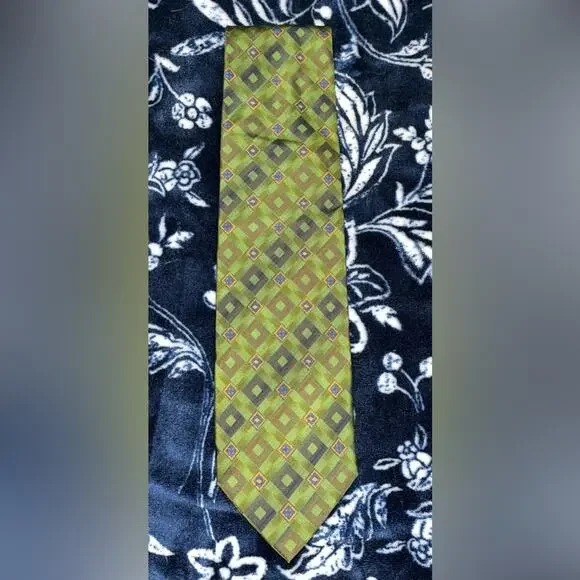 Umbria by Tie Rack Made in Italy 100% Silk Necktie