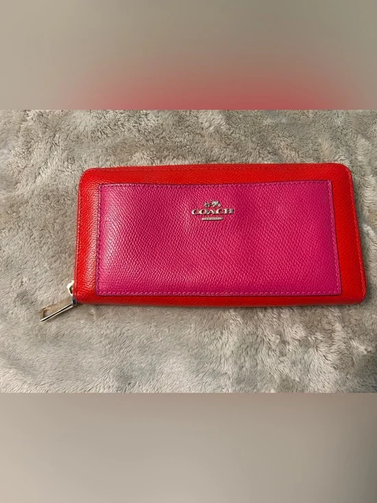 COACH Two-Tone Red & Pink Leather Continental Wallet
