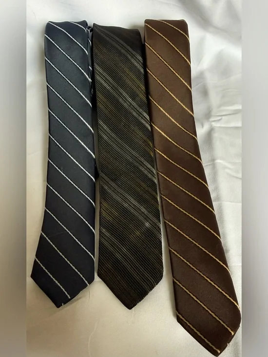 Set of 3 - Mens stripped Silk Ties - 52’ & 56’ x 2’