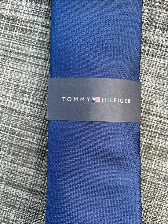 Tommy Hilfiger NWT Blue Herringbone Refined Textured Premium Necktie Quality.