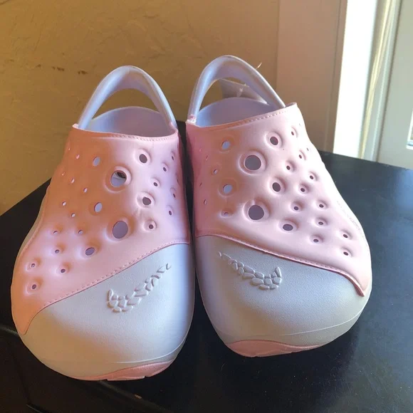 Nike Aquaswoosh sandals size 6 Youth
