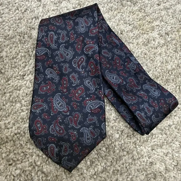 Yves Saint Laurent Silk necktie tie USA 3.5