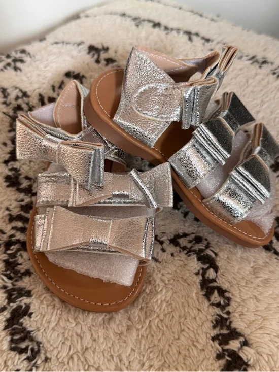 Kids Metallic Bow Sandals - Silver
