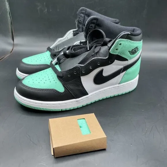 Air Jordan 1 Retro High OG Size 6Y White/Black-Green Glow FD1437 130 NWOB