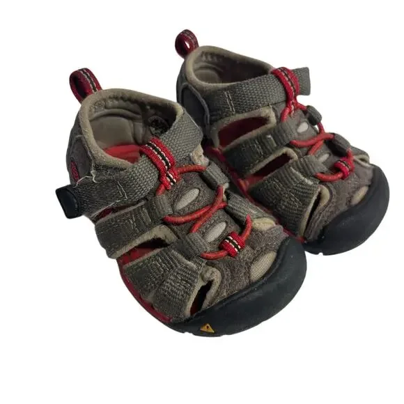 Keen Newport H2 Grey and red Waterproof Sandals Child Size 4