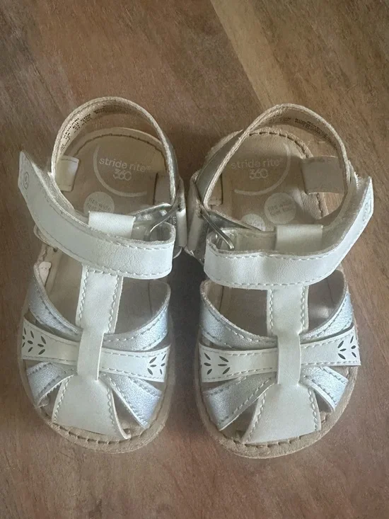 Stride Rite 360 Toddler Girls White & Silver Sandals Size 5 Hook & Loop