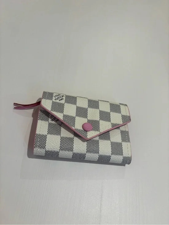 💕Designer Inspired White Check Wallet With Pink Interior 💕