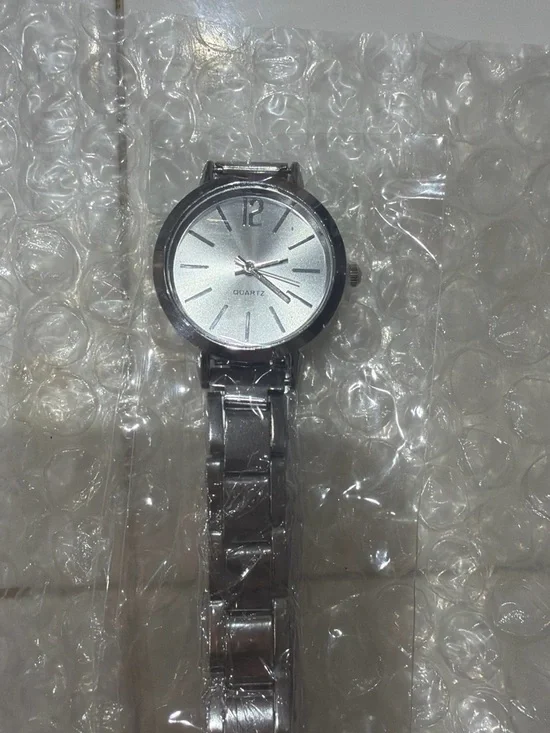 Silver Men's Quartz Bracelet Watch - Sleek Metal Design