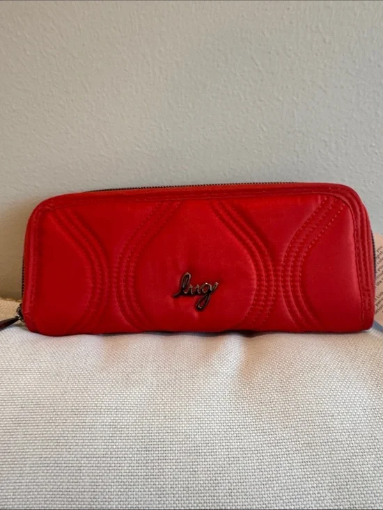 LUG tendu in Poppy Red Quilted Zip Wallet