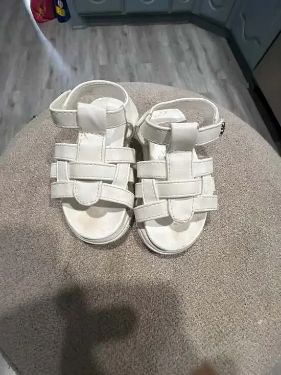 Vince Camuto Girls White Fisherman Sandals with Buckle Closure