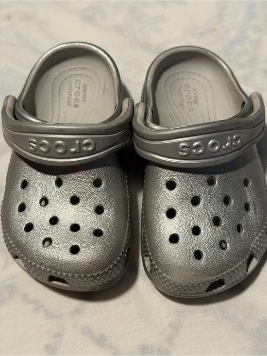Crocs Classic Clogs for Kids in Metallic Silver