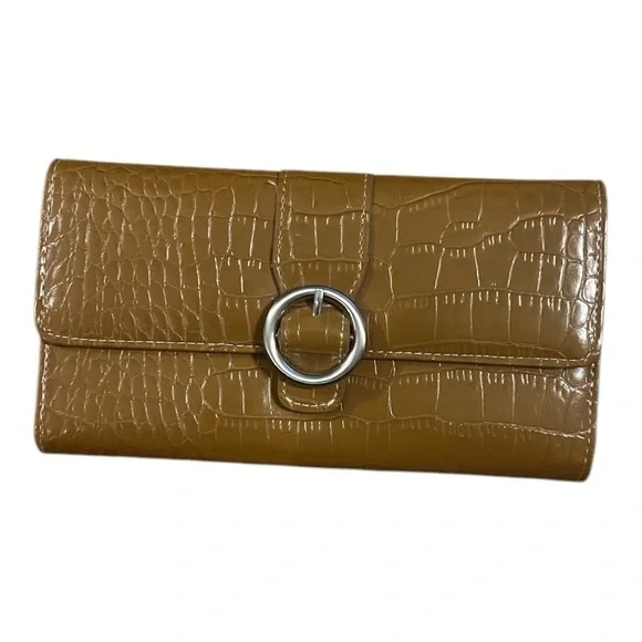 Elegant Tan Croc-Embossed Clutch