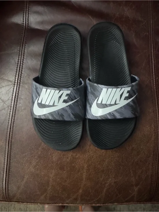 Nike Slides Kids size 5 Youth