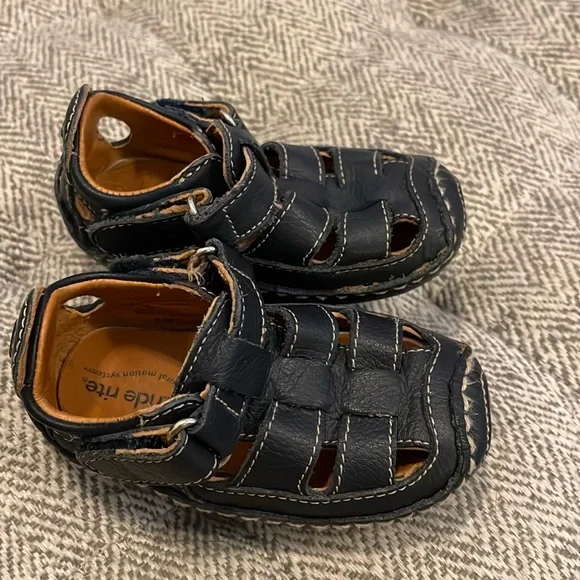 Stride Rite Lil Skip size 2M color is dark navy