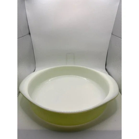 Pyrex Mixing Bowl Avocado‎ Green  2.5 Quart Vintage