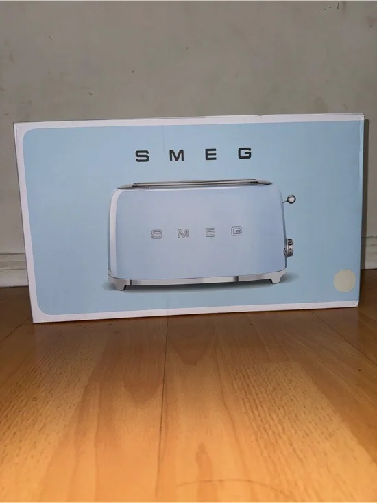 SMEG 4-Slice Toaster in Light Blue