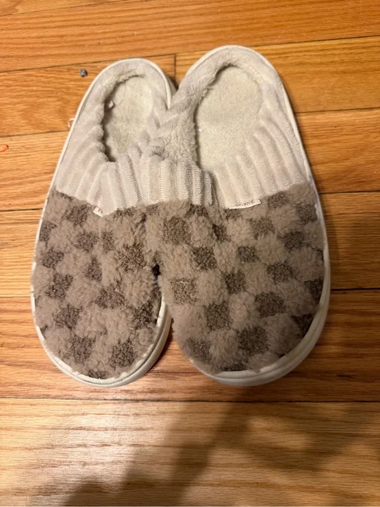 New women’s size 9 slippers 2 pair