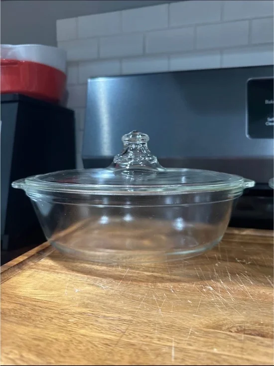 Clear Pyrex Glass Casserole Dish with Lid - Transparent