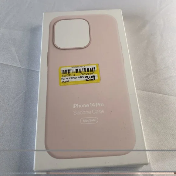 Apple Silicone Case with MagSafe for iPhone 14 Pro - Chalk Pink