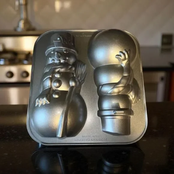 NordicWare Holiday Snowman Cake Pan Mold Williams - Sonoma 3-D Aluminum 10 Cup