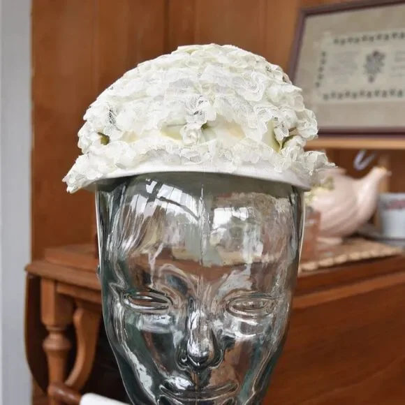 Vintage 1950s Ivory Lace Juliet Cap Bridal Hat Wedding Headpiece Small