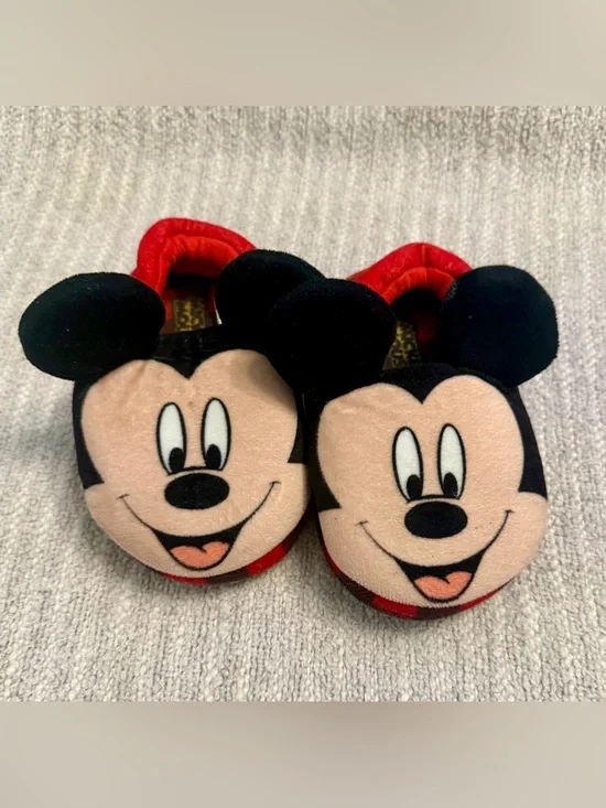 Disney Junior Mickey Mouse slippers, size US 5/6 (toddler)