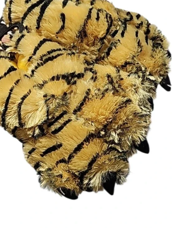115 🎁 Kids tiger slippers