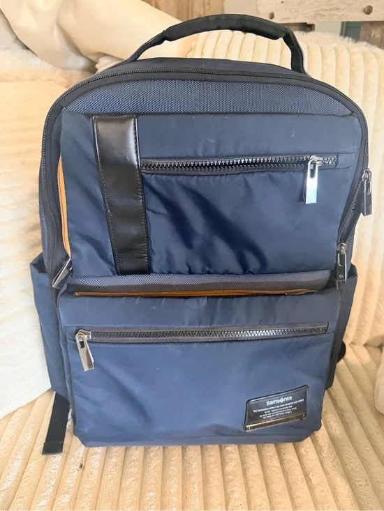 Navy Blue Men's Everyday Travel Backpack with Front Pockets