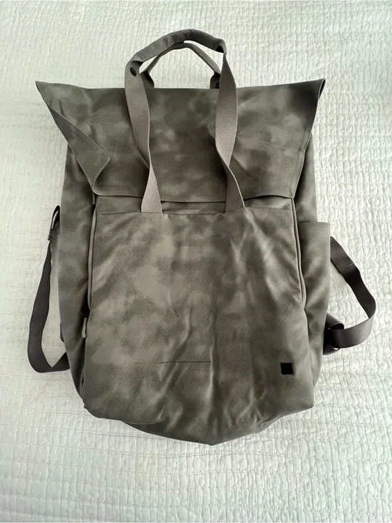 Lululemon Early Embark Backpack 2L in Gray