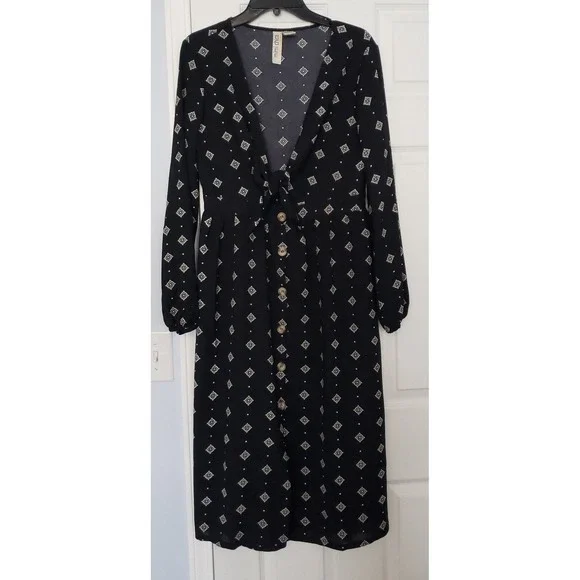 Mimi Chica  Womans Dress Size Large Black‎ & White