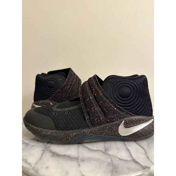 Nike Kyrie Basketball 🏀 Black Speckle Sneakers size 5.5Y (laces‎ not included)