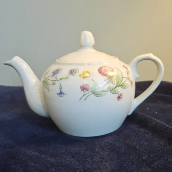 TEAPOT, VINTAGE BIA CORDON BLEU INTERNATIONAL