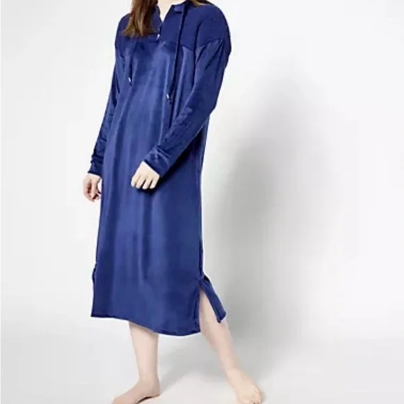 NWT Cuddl Duds Navy Hooded Robe