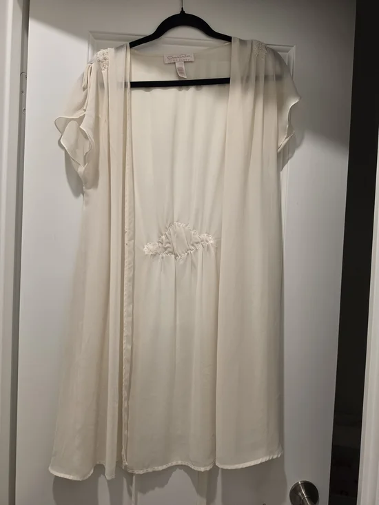 Oscar de la Renta Cream Sheer Short Robe