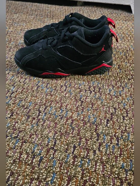 Jordan True Flight Low Black Red 