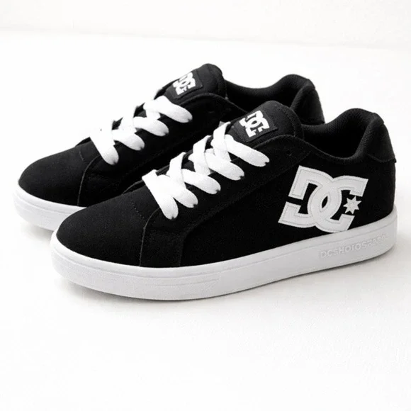 DC Court Low Kids Skate Shoes Black White Youth Size 1 NWT