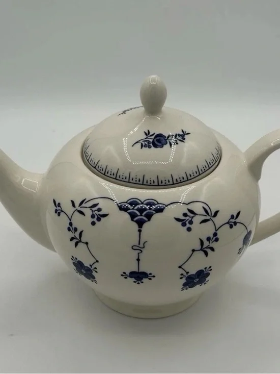 Blue And White Churchill Finlandia Teapot Coffee Pot Made In Stafford England