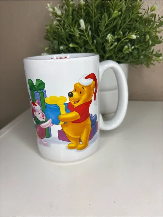 Vintage 2002 Disney Winnie the Pooh Christmas Holiday Mug
