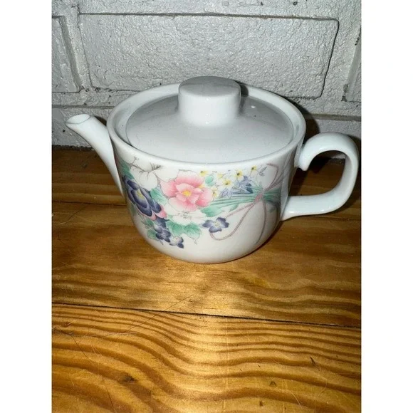 Vintage Floral Ceramic Teapot‎ with Lid by Risen & Young teatime coffee