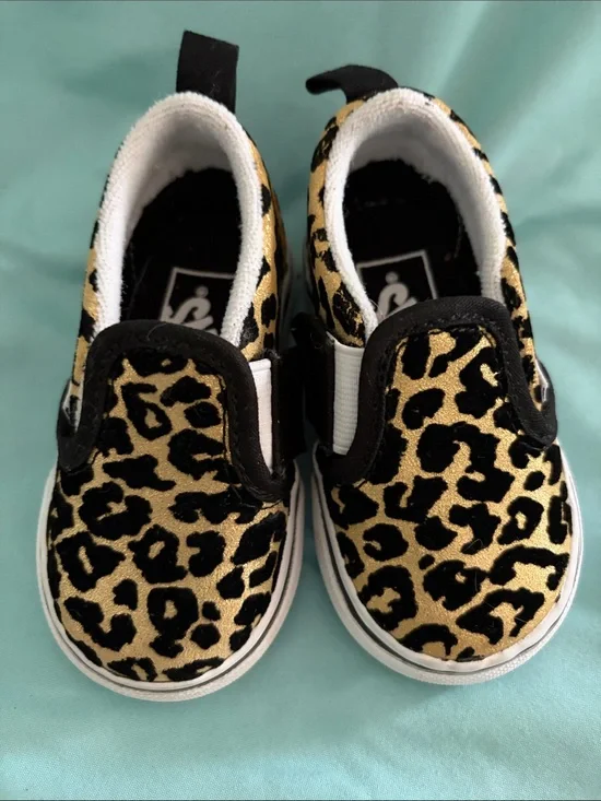 Toddlers Slip-On Leopard Print Shoes in Gold and Black