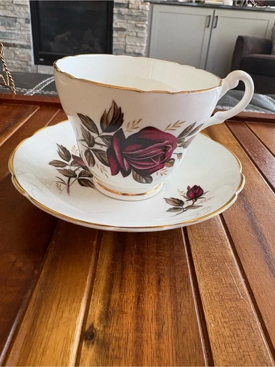 Vtg Consort Fine Bone China Teacup Saucer England Roses Gold Gilt w Gold Stand