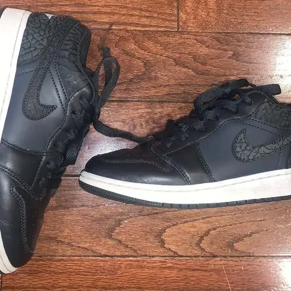 Jordan 1 Low Black Elephant Print Streetwear Sneakers 5.5Y‎
