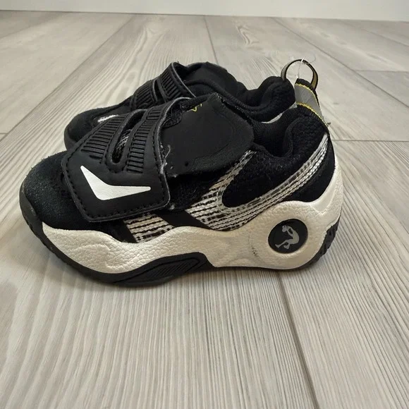 SHAQ‎ Raq Basketball Shoes Sneaker Black White Boys 6 Low Hook/Loop
