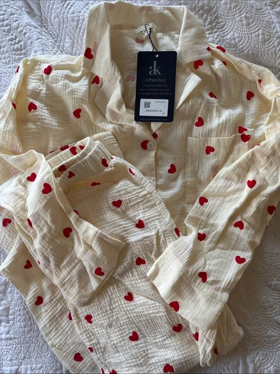 Attention Women's Cream Heart-Print Cotton Pajama Set - Red Hearts