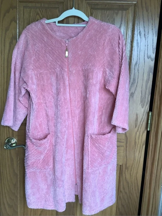 Chenille zippered robe/housecoat.  Peachy pink.  Marked S but runs big