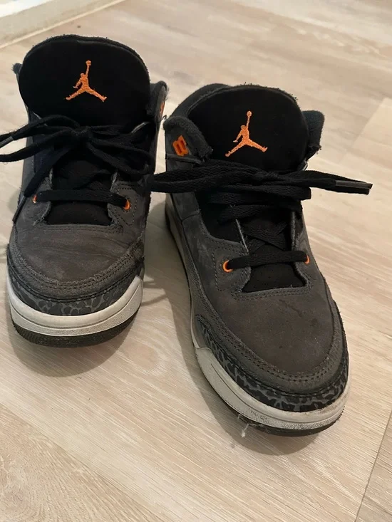 Air Jordan Kids' Black/Orange Retro Sneakers size 2Y