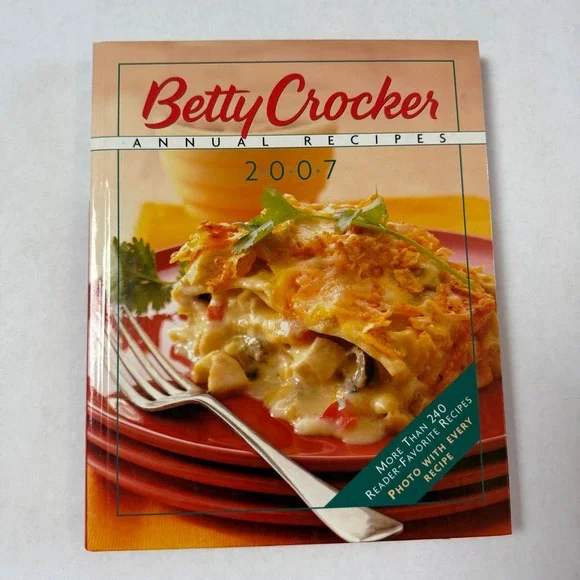 Betty Crocker Annual Recipes 2007‎ Hardcover Cookbook with Bonus Booklet Insert