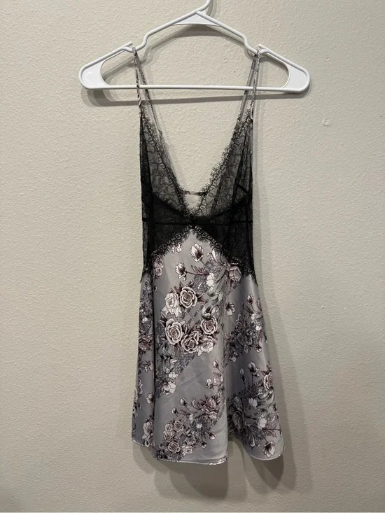Victoria’s Secret Floral Lace Trim Satin Chemise - Black & Gray